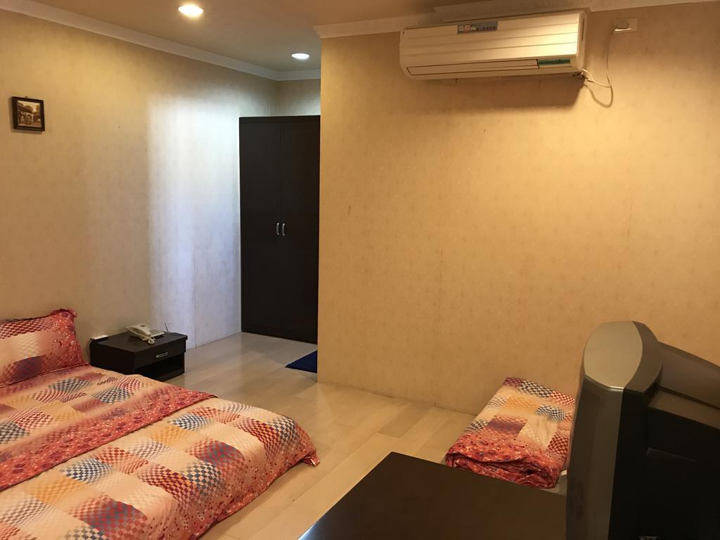 Hefeng Ting Homestay Heng-ch'un Екстериор снимка